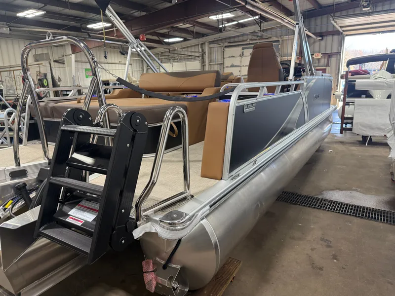 Slide: The Image of Tahoe LTZ 300HP VRB 2385 Swingback Tritoon 2026 - 50