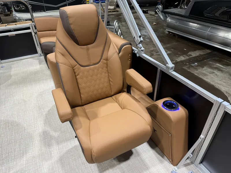 Slide: The Image of Tahoe LTZ 300HP Quad Lounge 2385 Tritoon 2026 - 10