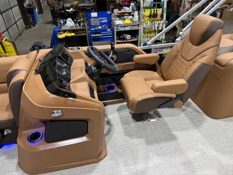 Slide: The Image of Tahoe LTZ 300HP Quad Lounge 2385 Tritoon 2026 - 11