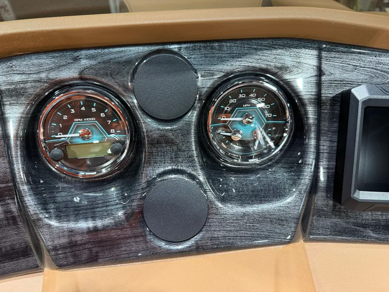 Slide: The Image of Tahoe LTZ 300HP Quad Lounge 2385 Tritoon 2026 - 15