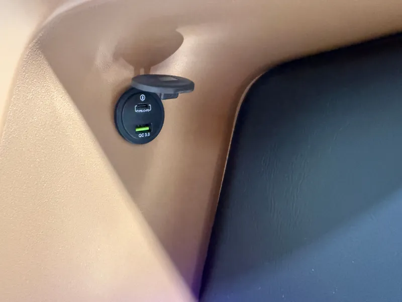 Slide: The Image of Tahoe LTZ 300HP Quad Lounge 2385 Tritoon 2026 - 29