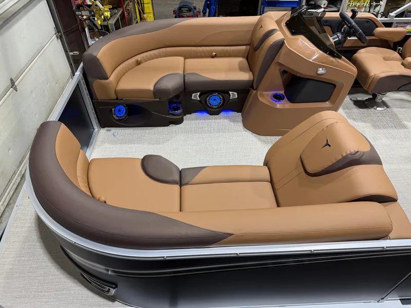 Slide: The Image of Tahoe LTZ 300HP Quad Lounge 2385 Tritoon 2026 - 3