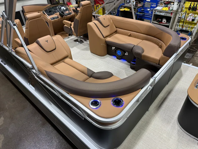 Slide: The Image of Tahoe LTZ 300HP Quad Lounge 2385 Tritoon 2026 - 4