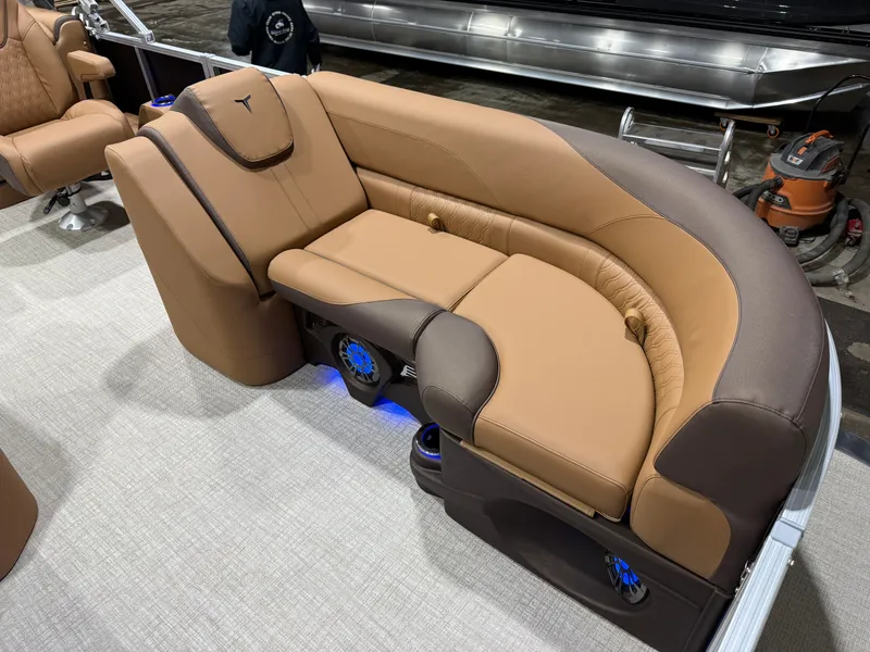 Slide: The Image of Tahoe LTZ 300HP Quad Lounge 2385 Tritoon 2026 - 9