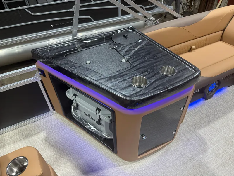 Slide: The Image of Tahoe LTZ 300HP Elite Windshield 2385 Tritoon 2026 - 21