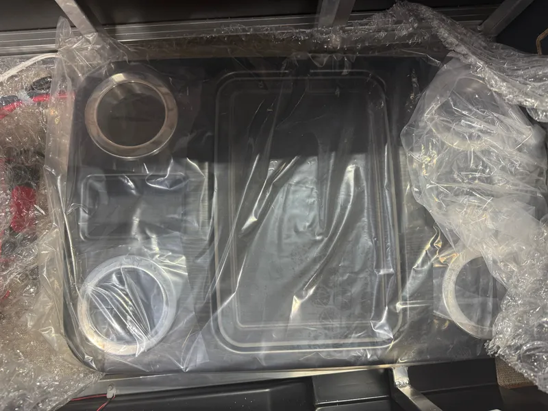 Slide: The Image of Tahoe LTZ 300HP Elite Windshield 2385 Tritoon 2026 - 36