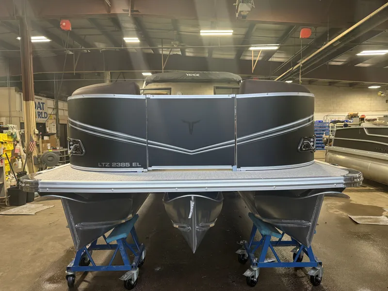 Slide: The Image of Tahoe LTZ 300HP Elite Windshield 2385 Tritoon 2026 - 37