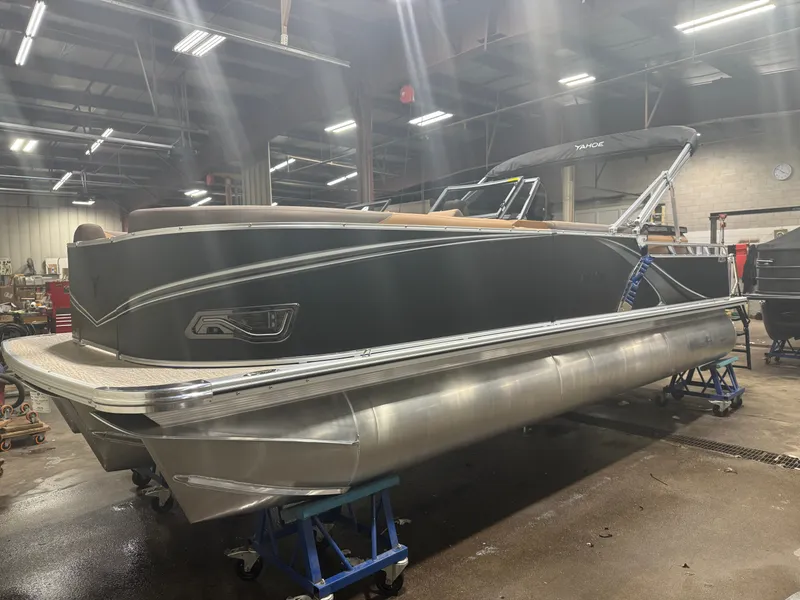 Slide: The Image of Tahoe LTZ 300HP Elite Windshield 2385 Tritoon 2026 - 39