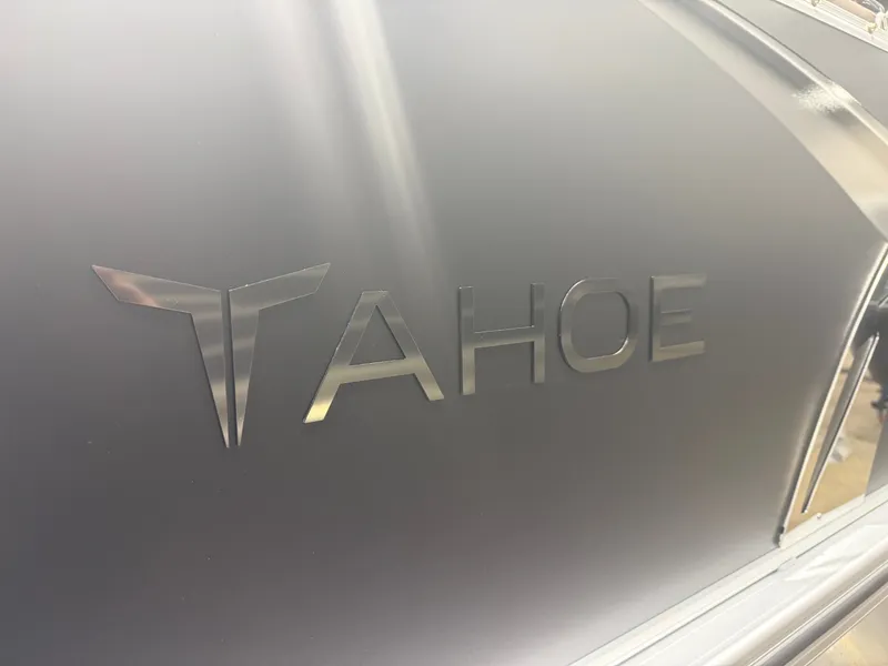 Slide: The Image of Tahoe LTZ 300HP Elite Windshield 2385 Tritoon 2026 - 41