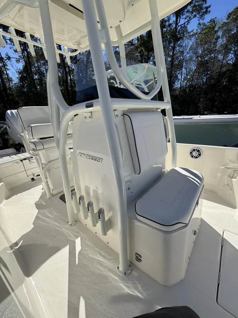 Slide: The Image of Skeeter SX2350 2026 - 10