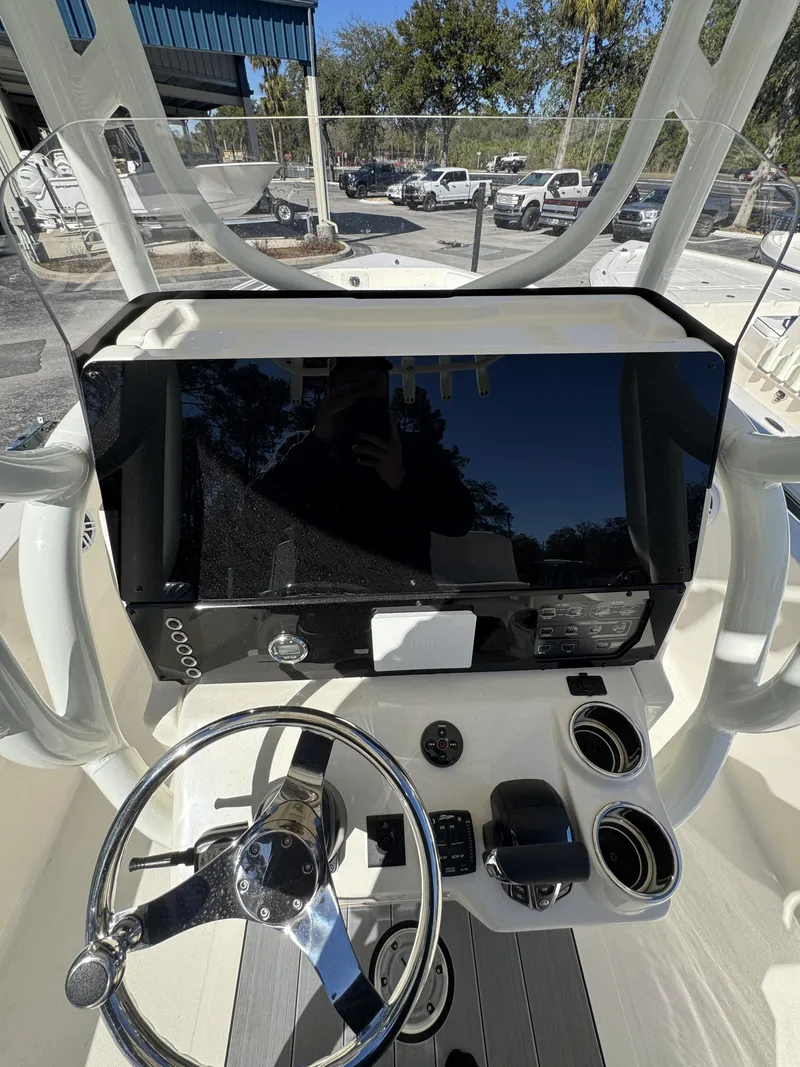 Slide: The Image of Skeeter SX2350 2026 - 12