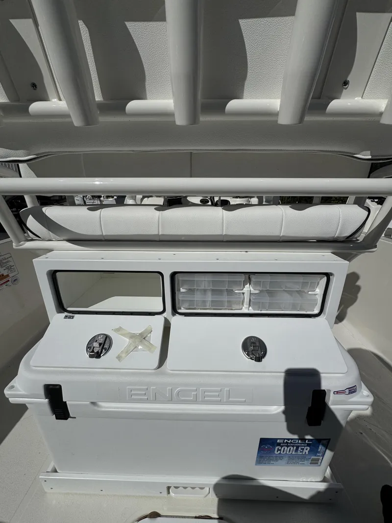 Slide: The Image of Skeeter SX2350 2026 - 16