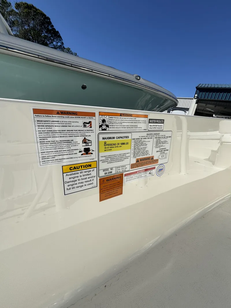 Slide: The Image of Skeeter SX2350 2026 - 17