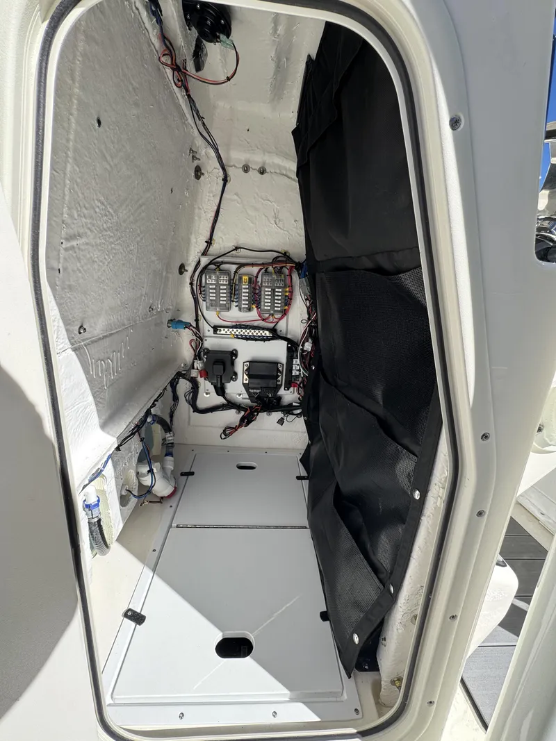 Slide: The Image of Skeeter SX2350 2026 - 18