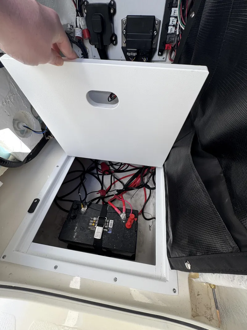 Slide: The Image of Skeeter SX2350 2026 - 19