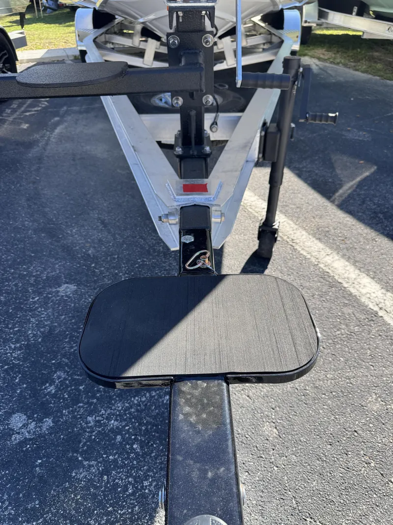 Slide: The Image of Skeeter SX2350 2026 - 21