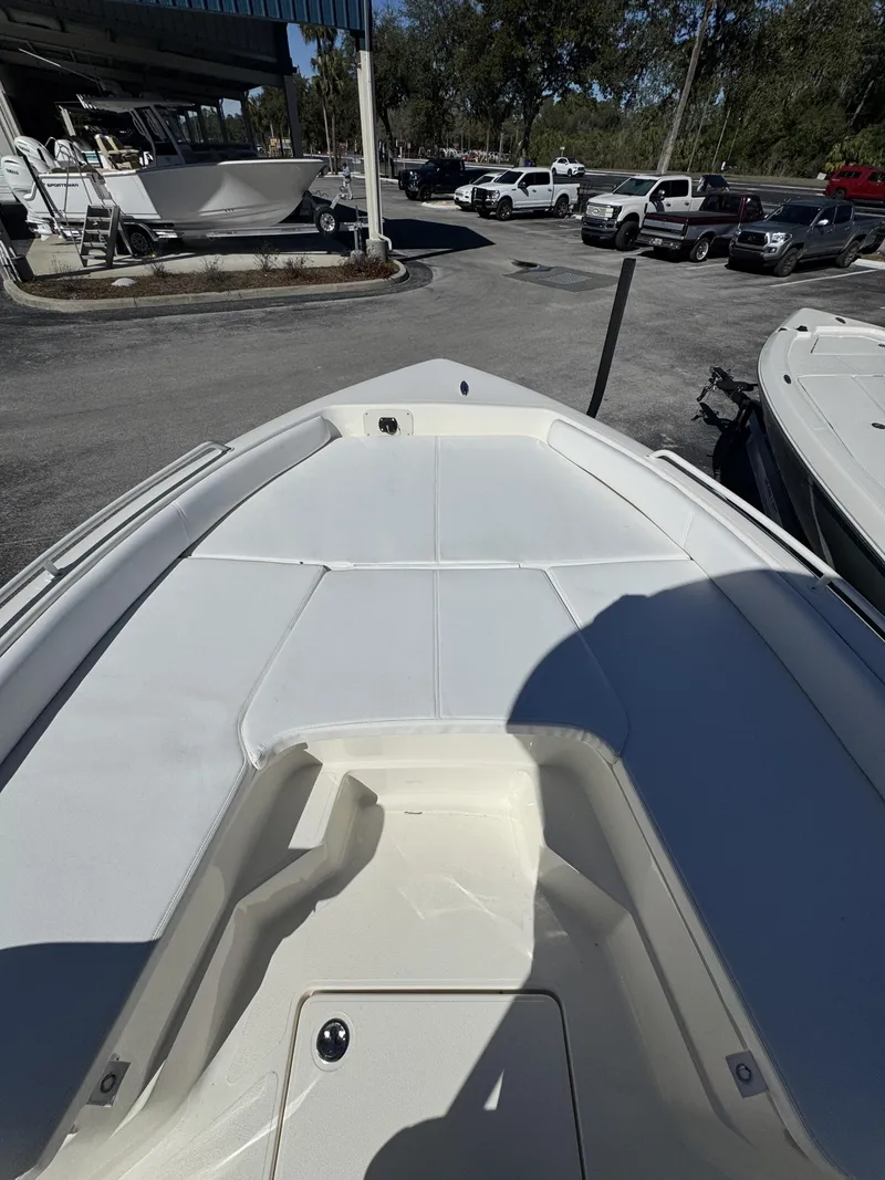 Slide: The Image of Skeeter SX2350 2026 - 37