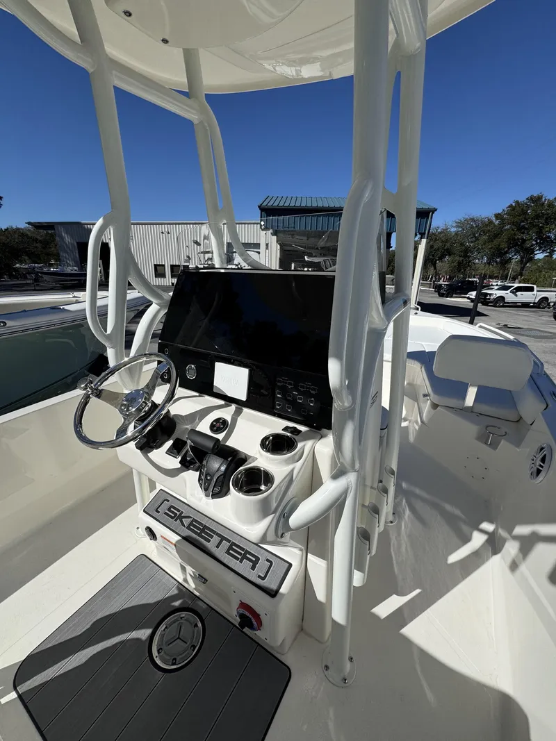 Slide: The Image of Skeeter SX2350 2026 - 45