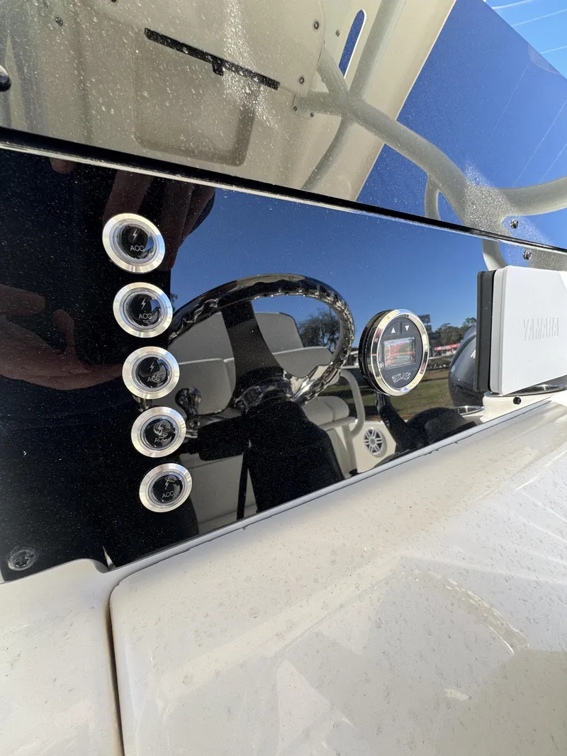 Slide: The Image of Skeeter SX2350 2026 - 48