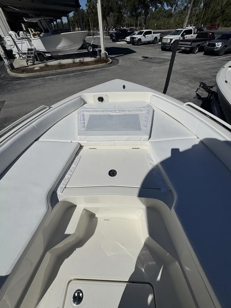 Slide: The Image of Skeeter SX2350 2026 - 6