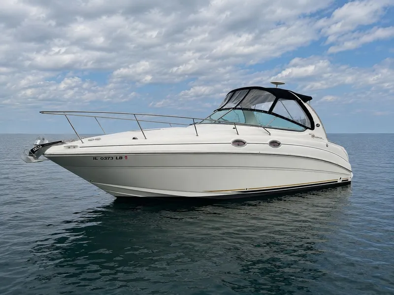 The Image of A white 2005 Sea Ray Sundancer 280 floats on calm water under a cloudy sky. - 0