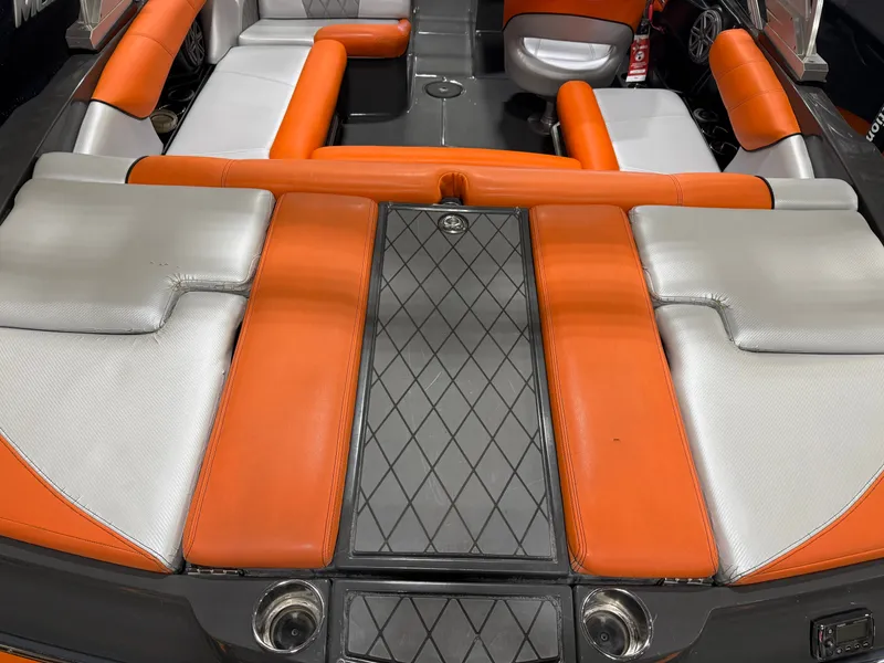 Slide: The Image of MasterCraft X2 2014 - 12