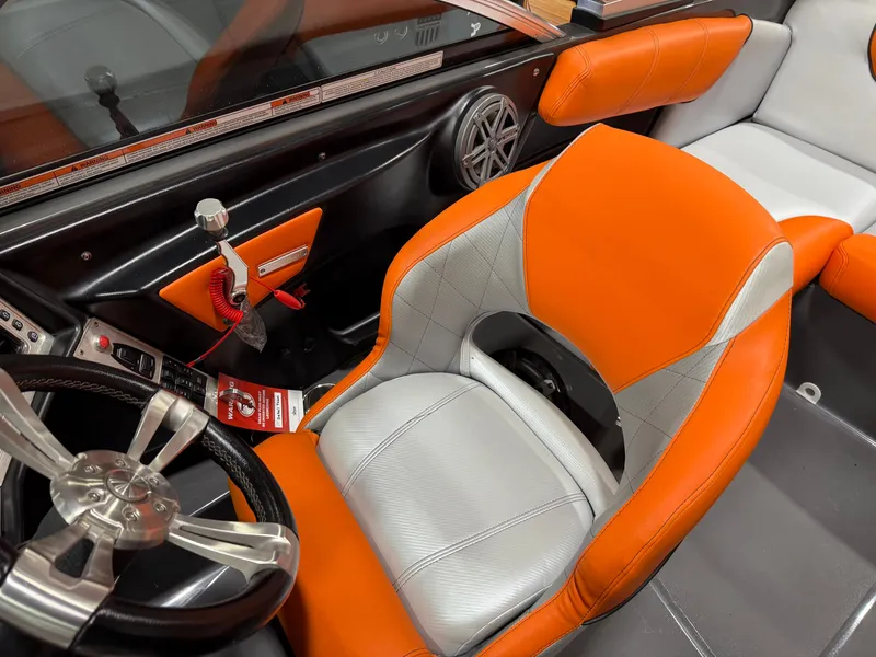 Slide: The Image of MasterCraft X2 2014 - 13