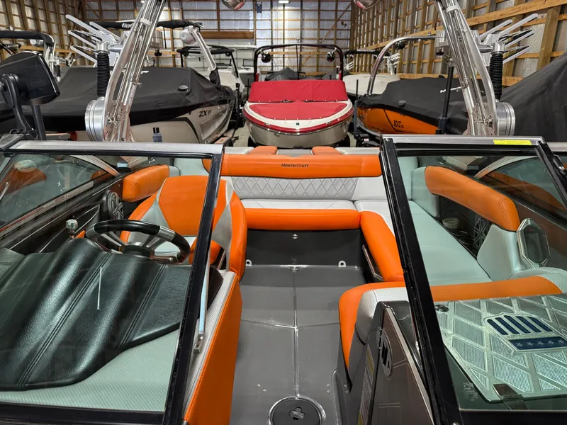 Slide: The Image of MasterCraft X2 2014 - 17