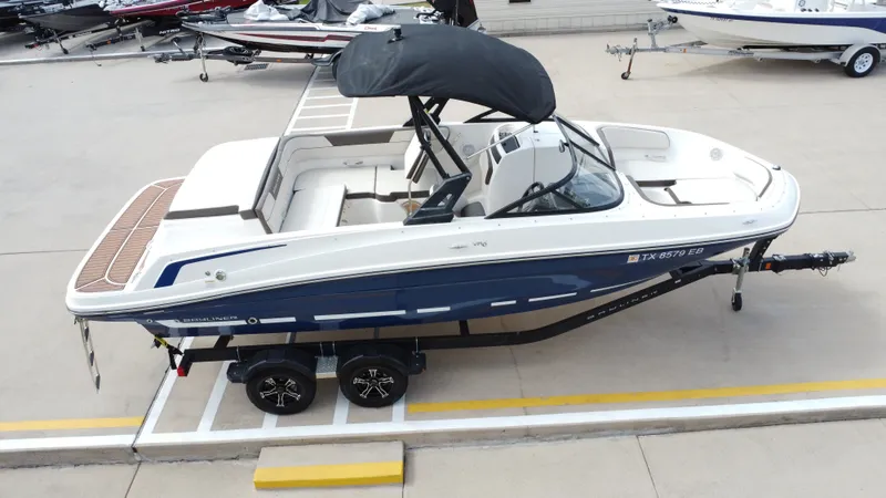 Slide: The Image of Bayliner VR6 2018 - 28