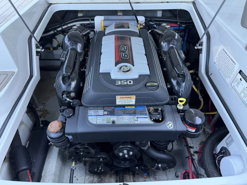 Slide: The Image of Crownline Boats 280 SS 2022 - 32