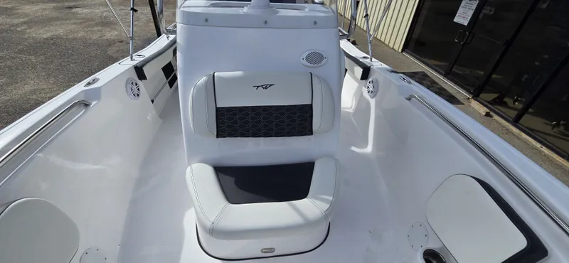 Slide: The Image of Tidewater 198 CC Adventure 2026 - 15