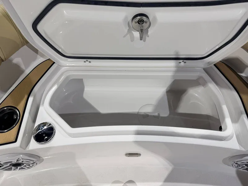 Slide: The Image of Sportsman Masters 247OE Bay Boat 2026 - 10