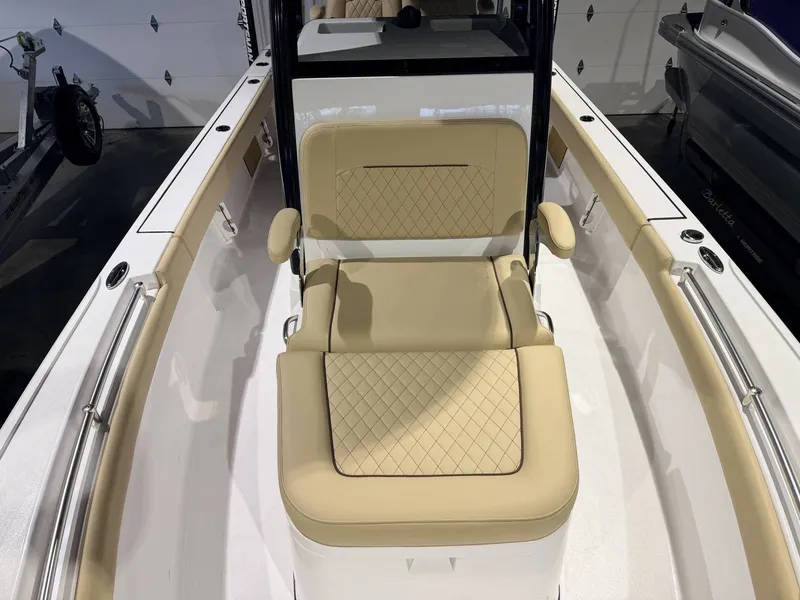 Slide: The Image of Sportsman Masters 247OE Bay Boat 2026 - 11