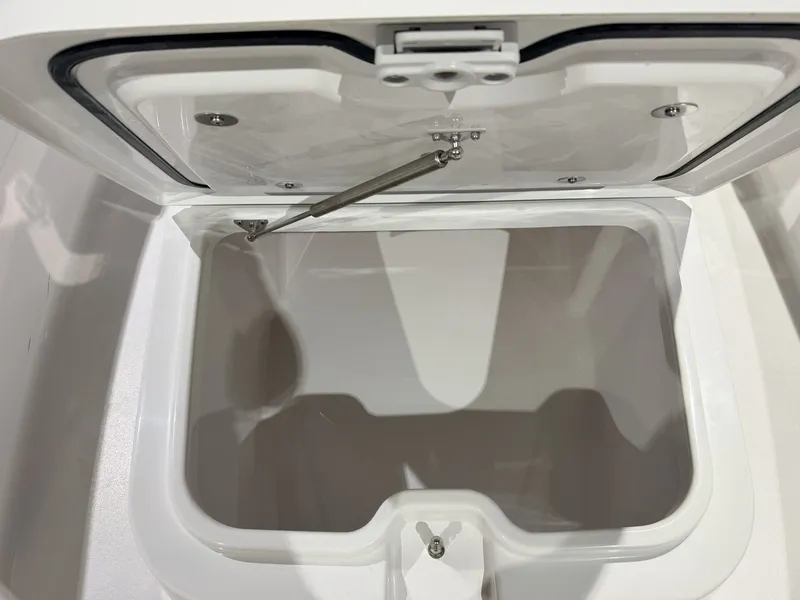 Slide: The Image of Sportsman Masters 247OE Bay Boat 2026 - 12