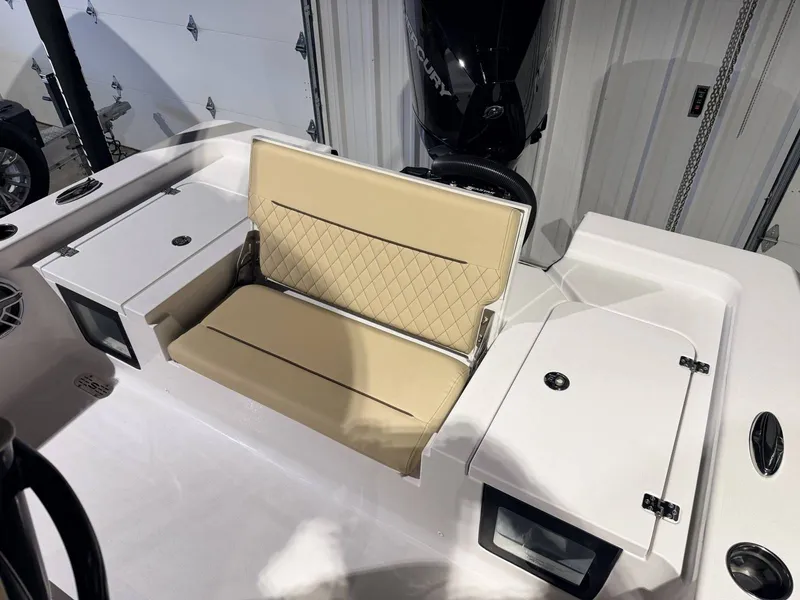 Slide: The Image of Sportsman Masters 247OE Bay Boat 2026 - 21