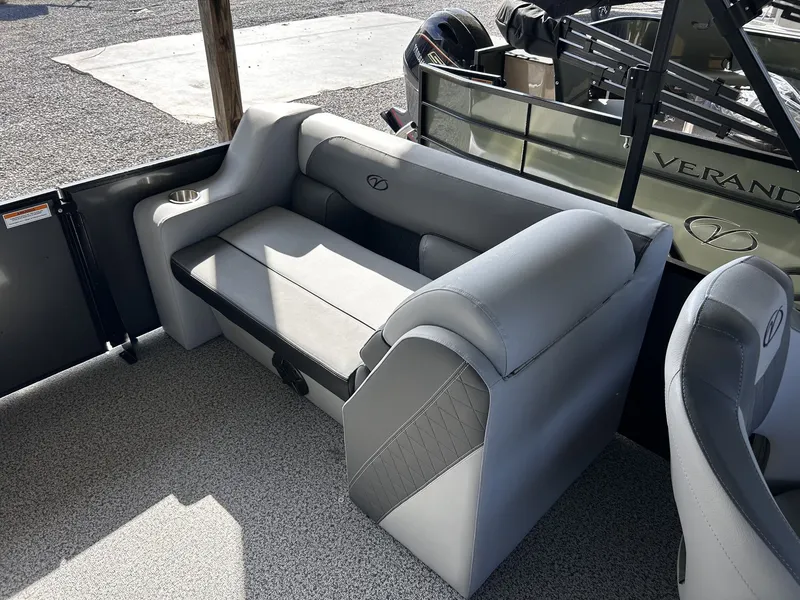 Slide: The Image of Veranda Vista View Series X22RC TRITOON-150HP 2026 - 10