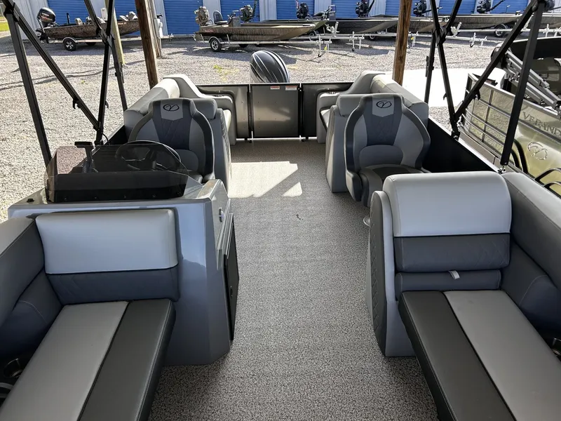 Slide: The Image of Veranda Vista View Series X22RC TRITOON-150HP 2026 - 11