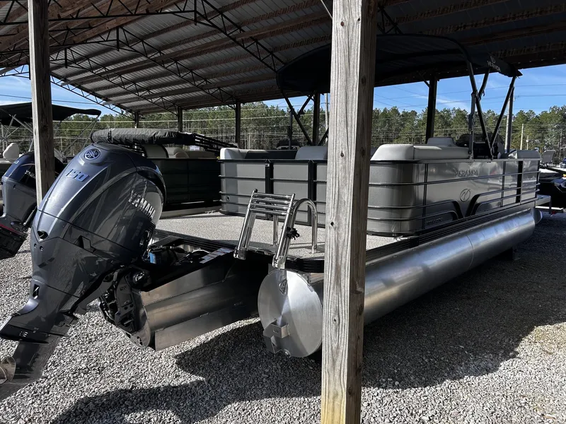 Slide: The Image of Veranda Vista View Series X22RC TRITOON-150HP 2026 - 3