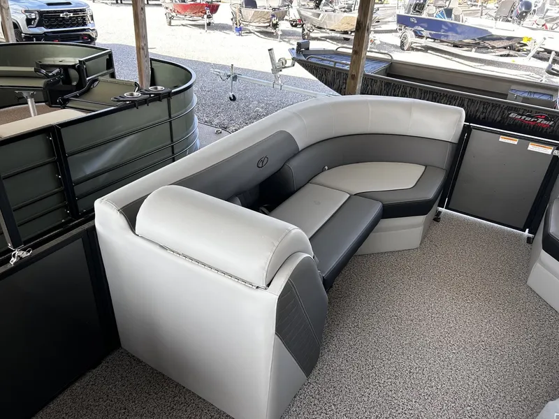 Slide: The Image of Veranda Vista View Series X22RC TRITOON-150HP 2026 - 5