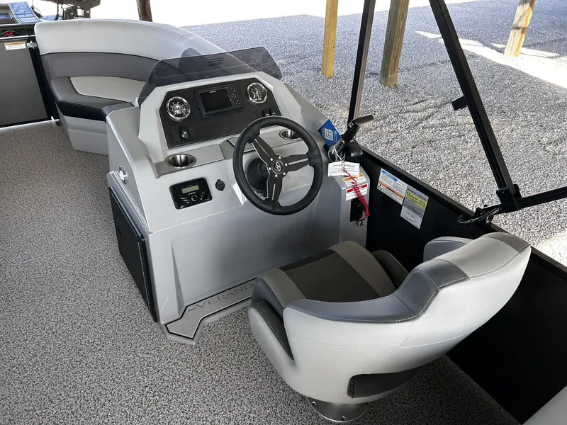 Slide: The Image of Veranda Vista View Series X22RC TRITOON-150HP 2026 - 7