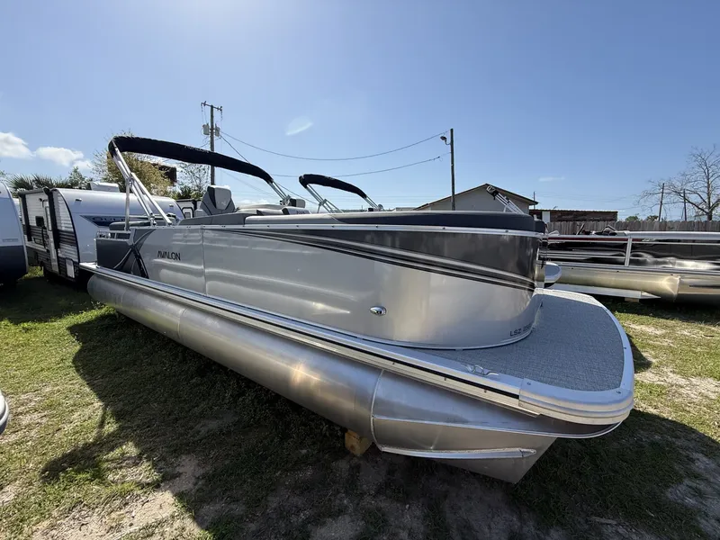 The Image of Avalon LSZ 25 QUAD LOUNGER-TRITOON 200HP 2026 - 1