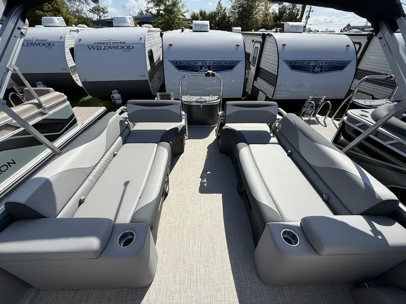 Slide: The Image of Avalon LSZ 25 QUAD LOUNGER-TRITOON 200HP 2026 - 3