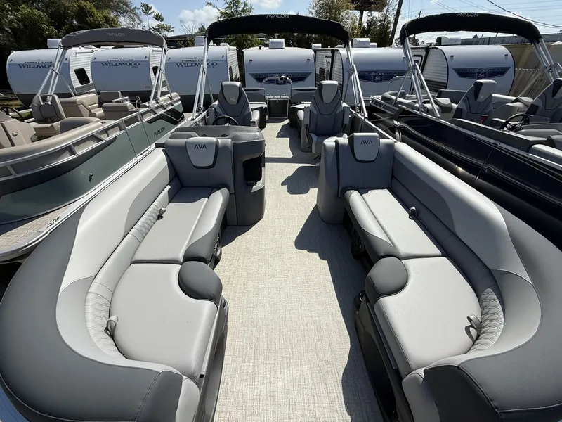 Slide: The Image of Avalon LSZ 25 QUAD LOUNGER-TRITOON 200HP 2026 - 4