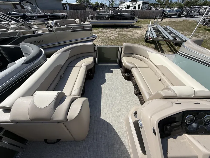 Slide: The Image of Avalon LSZ 25 QUAD LOUNGER-TRITOON 200HP 2026 - 4