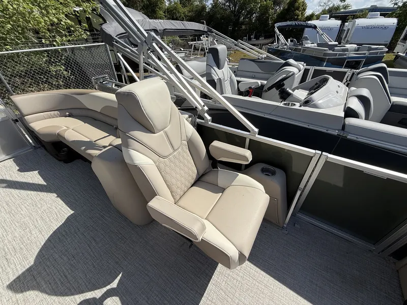 Slide: The Image of Avalon LSZ 25 QUAD LOUNGER-TRITOON 200HP 2026 - 5