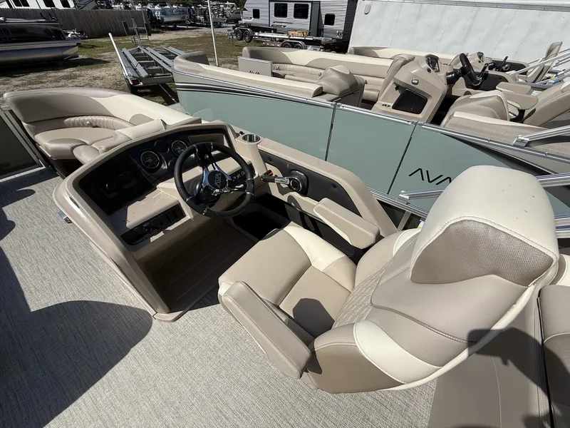 Slide: The Image of Avalon LSZ 25 QUAD LOUNGER-TRITOON 200HP 2026 - 7