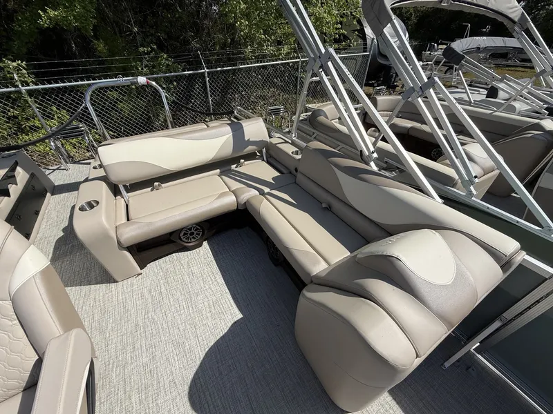 Slide: The Image of Avalon LSZ 25 VERSA REAR BENCH TRITOON 200HP 2026 - 8