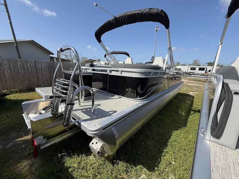 Slide: The Image of Avalon LSZ 23 QUAD LOUNGER-TRITOON 200HP 2026 - 2