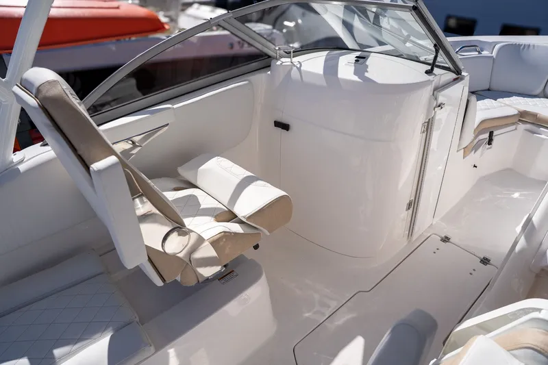 Slide: The Image of Sea Fox 228 Traveler 2026 - 15