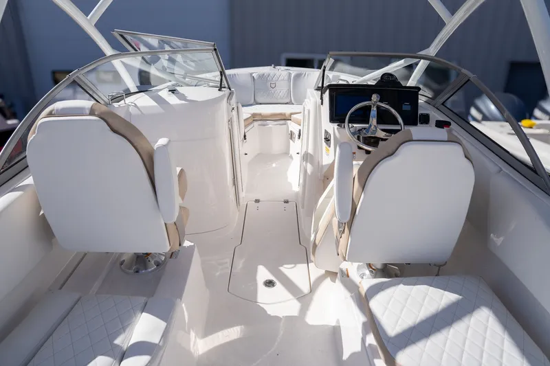 Slide: The Image of Sea Fox 228 Traveler 2026 - 9